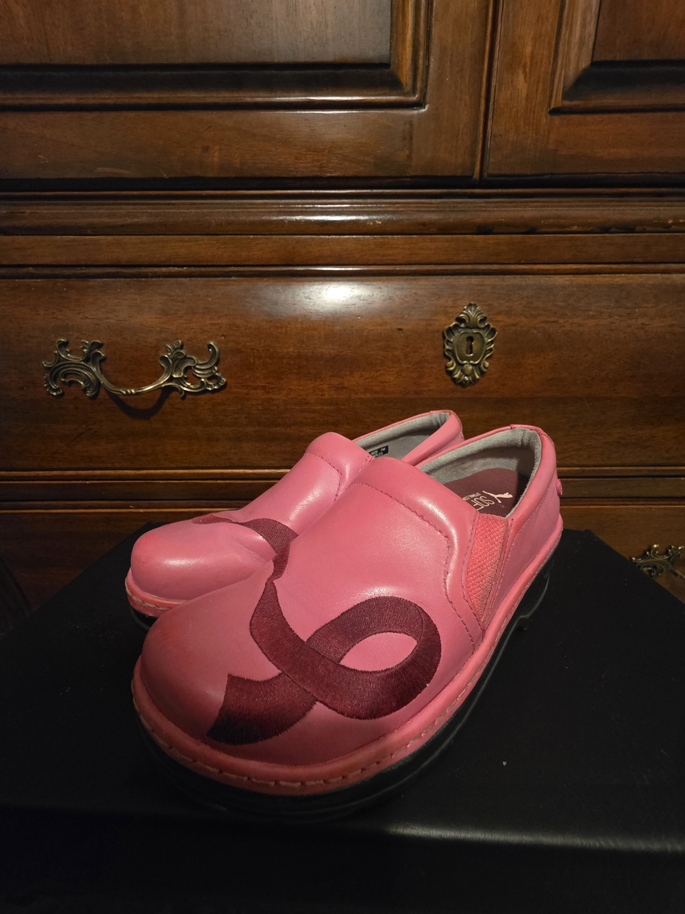 Klogs Women's Pink Slip-On Clogs with Ribbon Accent